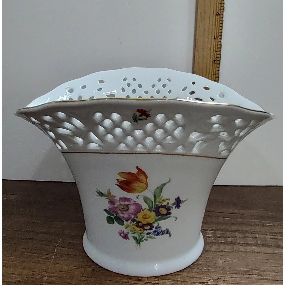 Thun Vase 1794 Czech Republic Bohemian Art Glass Vase Flower Design Vintage